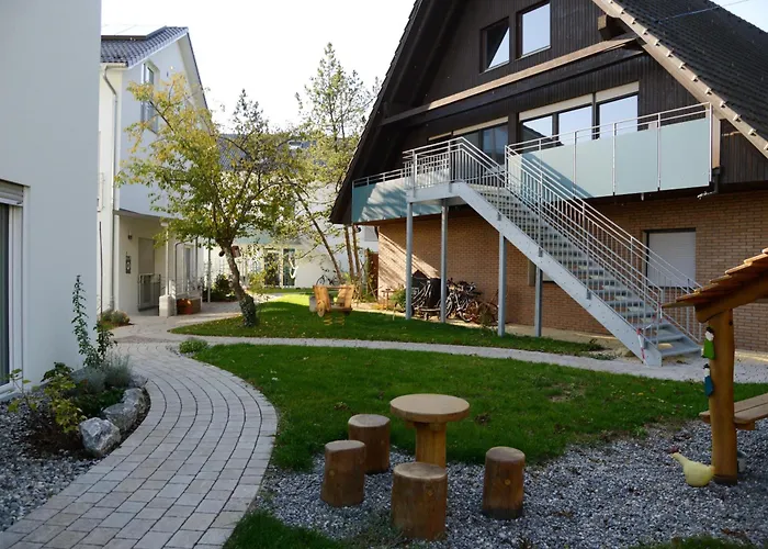 Gartenblick 7 8 Og Mit Balkon فريدريشسهافن